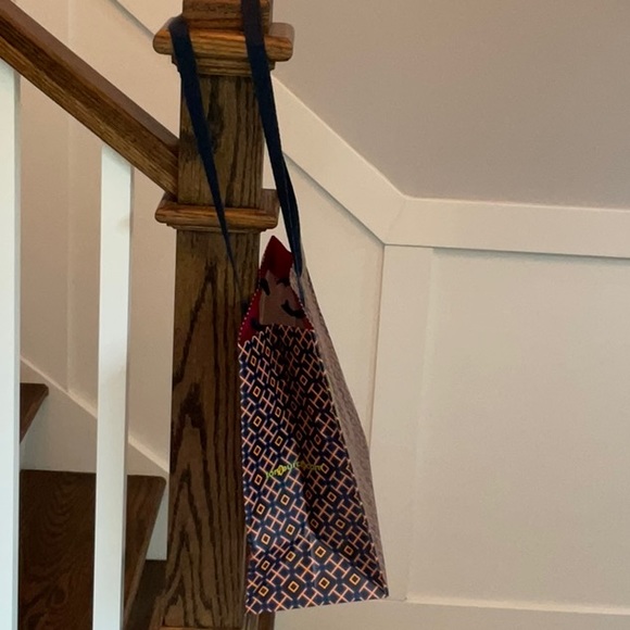 🛍️ Large Tory Burch Shopping Bag - Picture 8 of 9